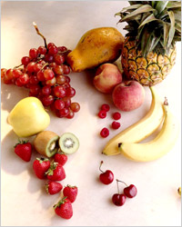 ФРУКТЫ. Ежедневно ребенок должен получать как минимум две порции свежих фруктов и плодов, в том числе ягод.