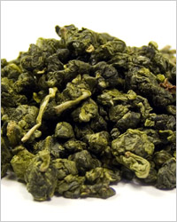 Улун Тэ Гуанинь, имеет нежный светлый желтовато-зеленоватый или медовый оттенок настоя. Своим видом они ближе к зелёным чаям, а вкусом - к красным. 