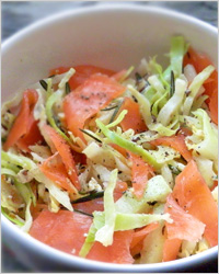 Салат с капустой и лососем