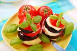 Баклажаны в духовке с помидорами и сыром