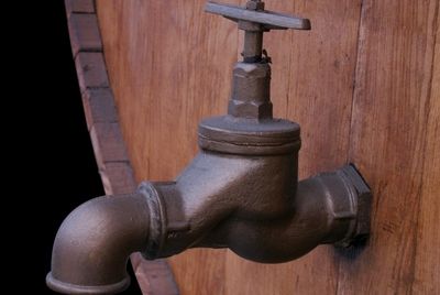 После 400-летнего перерыва из самой старой бочки мира вновь течет вино