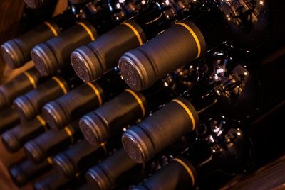 Разъяренный работник вылил 60 литров дорогого вина