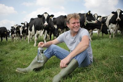 Британский фермер выпускает молочную водку
