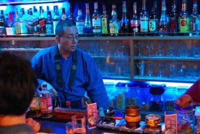 Единственные в мире бармены-монахи