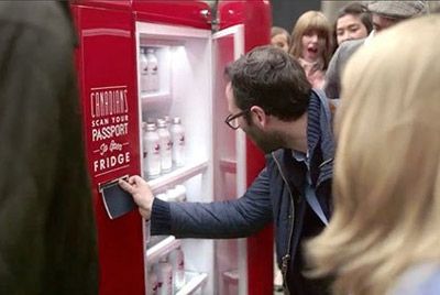 Холодильник, который открывается только для канадцев