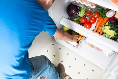 Уменьшение температуры холодильника всего на 3 градуса поможет дольше хранить продукты
