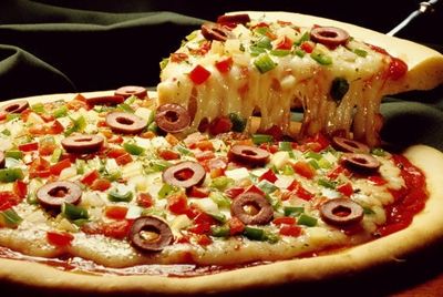 Американская пиццерия бесплатно раздает пиццу за хорошие оценки