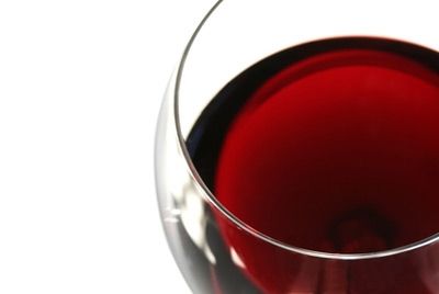 Красное вино полезно для зрения