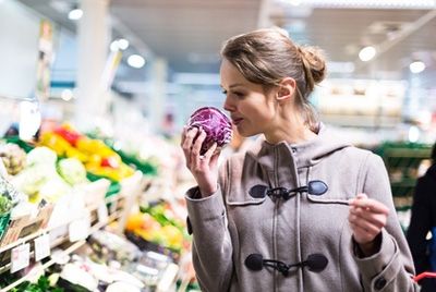 Молодые покупатели экономят на еде лучше пожилых