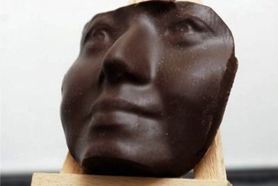 Шоколадная маска в натуральную величину
