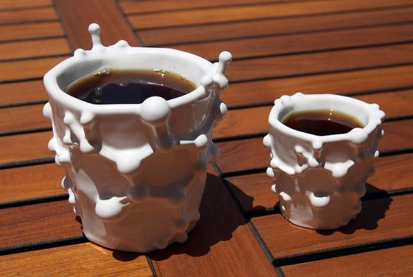 Чашки в форме молекулы кофеина