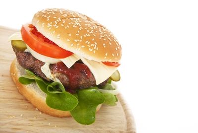 Французский багет уступает популярность гамбургеру во Франции