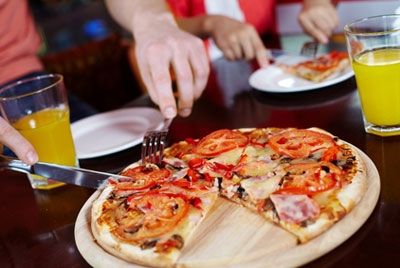 Люди, живущие или работающие вблизи ресторанов быстрого питания, в два раза чаще страдают ожирением