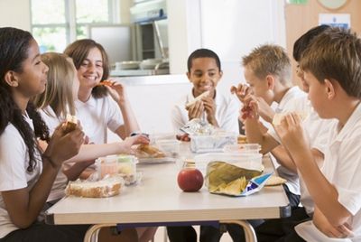 Большинство детей в американских школах слишком голодные, чтобы учиться