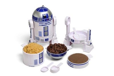 Робот R2-D2 отмеряет продукты