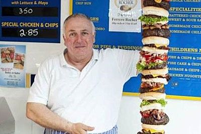 В британской закусочной создали гамбургер высотой 160 см