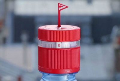 Бутылка напомнит когда пора пить воду