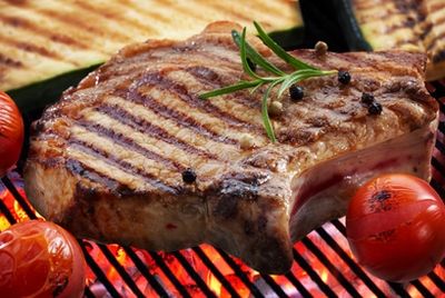 Диетологи рассказали, как правильно готовить мясо на гриле