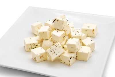 Некоторые виды сыров содержат больше соли, чем морская вода