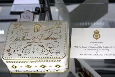 Кусок свадебного торта продан за 6000 долларов
