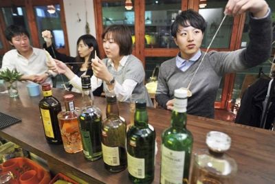 В японском баре можно прясть хлопковые нити