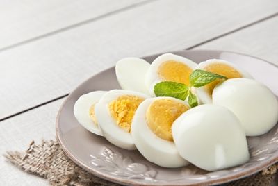 Ученым удалось превратить вареные яйца обратно в сырые