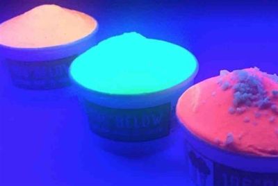 В Австралии открылся магазин, продающий светящееся в темноте мороженое