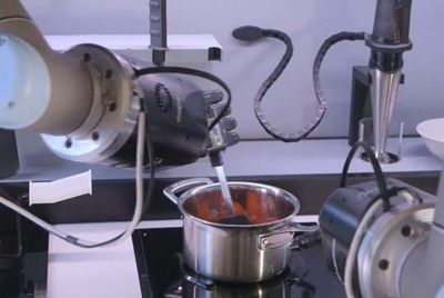 Робот-повар готовит 2000 блюд