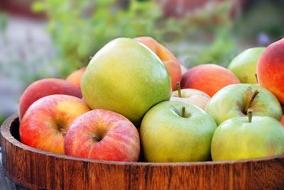 Употребление яблок сдерживает от покупки высококалорийных продуктов