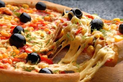 Итальянцы хотят обязать производителей пиццы получать лицензию на ее приготовление