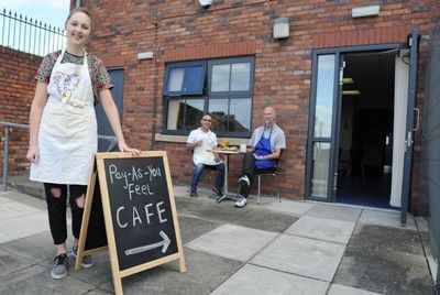 Ливерпульское кафе кормит посетителей просроченной едой