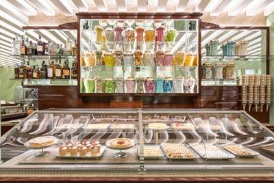 Модный дом Prada открыл магазин сладостей в Милане