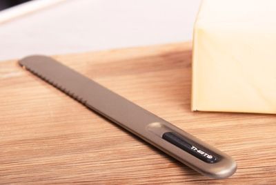Самонагревающийся нож для масла