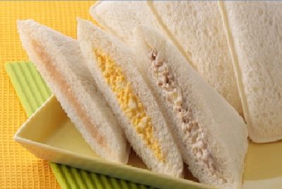 В Японии продают сэндвичи с лапшой