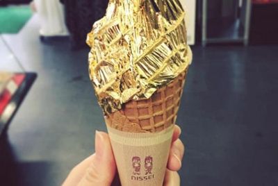 В Японии продают мороженое со съедобным золотом