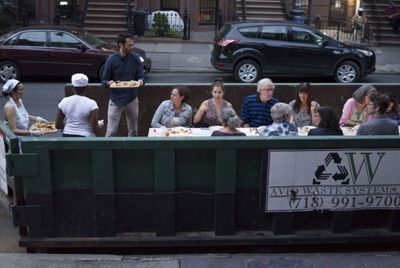 В Бруклине и Сан-Франциско можно поужинать в мусорном контейнере