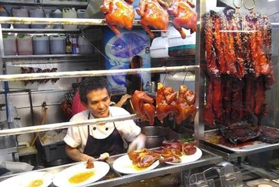 Уличный торговец из Сингапура, получивший звезду Мишлен, откроет новую сеть ресторанов