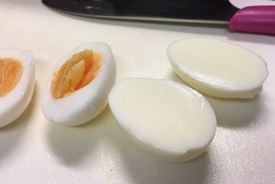 В Японии обнаружено яйцо без желтка