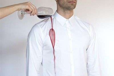 Создана рубашка, устойчивая к пятнам от вина и кетчупа
