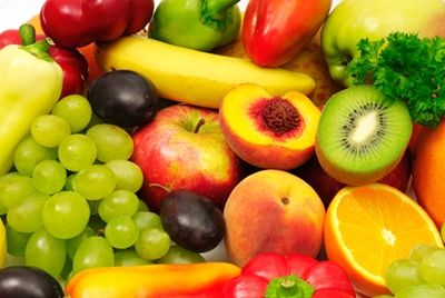 Специалисты рекомендуют съедать около 1 кг овощей и фруктов в день