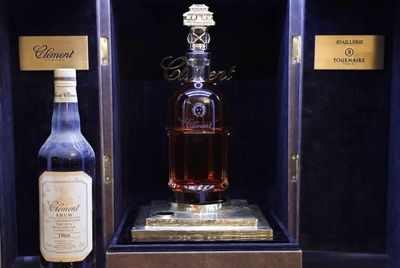 Во Франции с аукциона ушла самая дорогая бутылка рома в мире
