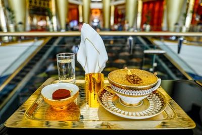 В отеле Дубая можно попробовать капучино с настоящим золотом