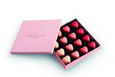 Виктория Бэкхем отпраздновала свое 10-летие в мире моды выпуском шоколадным конфет