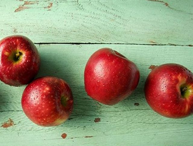 Агрономы вывели яблоки, остающиеся свежими в течение года