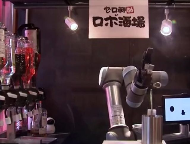 На железнодорожной станции Токио появился робот-бармен