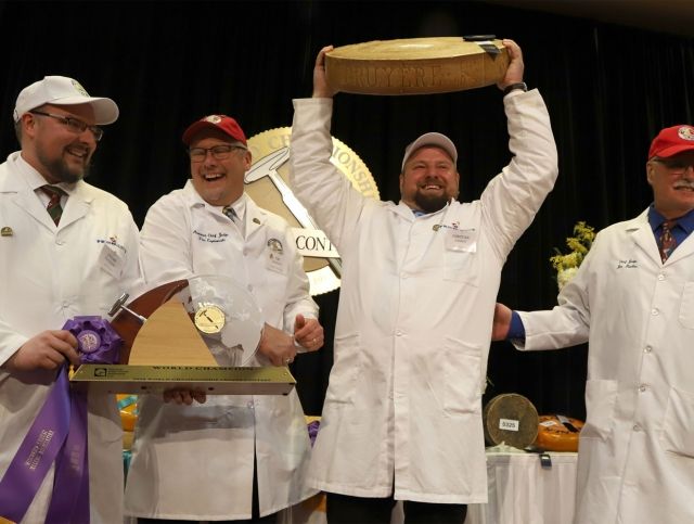 Швейцарский Грюйер был признан лучшим сыром на мировом чемпионате