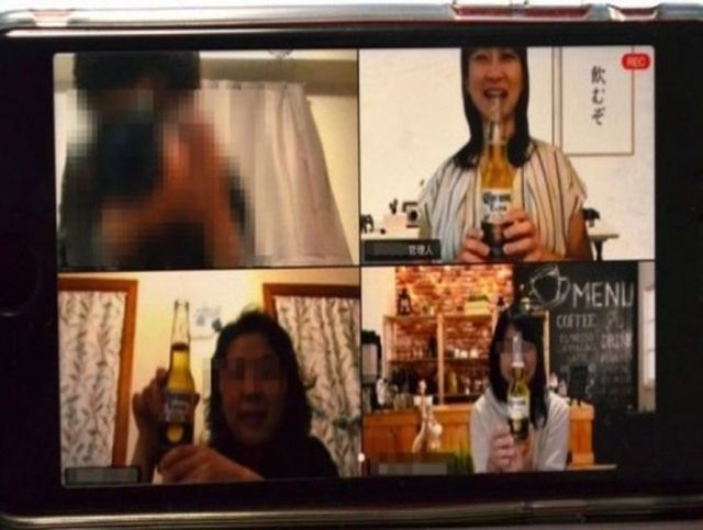 Жители Японии нашли способ развлекаться в самоизоляции, организуя застолья онлайн