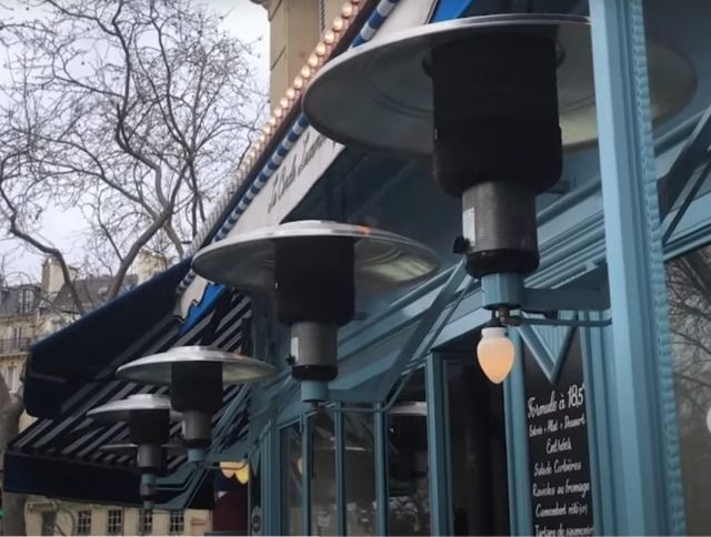 Франция вводит запрет на отапливание уличных террас в кафе и ресторанах