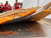 В США приготовили сэндвич с сыром на гриле рекордного размера