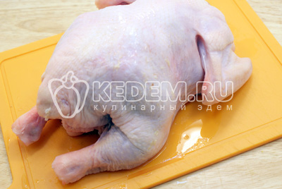 Курицу хорошо вымыть и высушить. - Курочка запеченная с лимоном. Фото рецепт приготовление курицы запеченной с лимоном в духовке на новогодний стол.